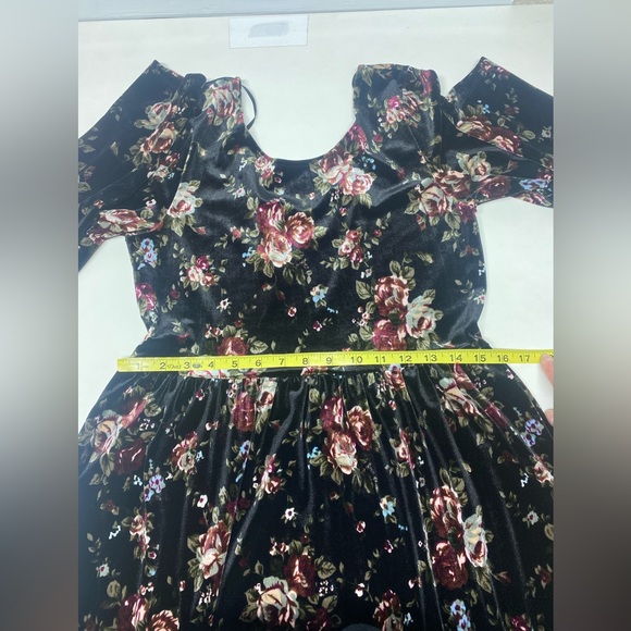 One Clothing Velvet Floral Dress - Picture 9 of 10